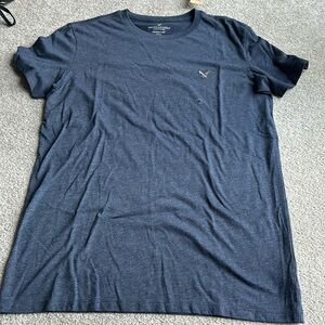 American Eagle Outfitters Men's Navy Classic Fit Tee Size Medium NWT